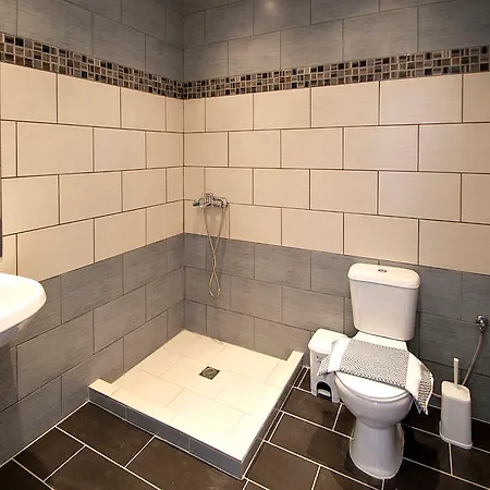 Avocado Hotel 4*