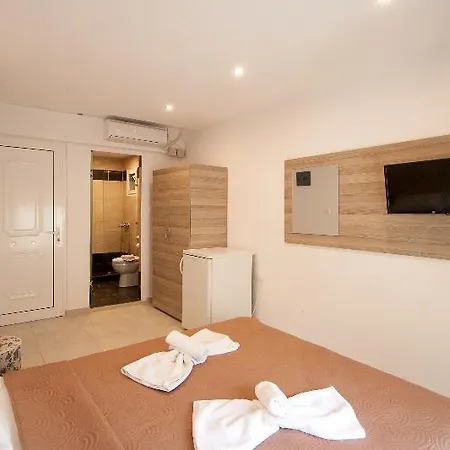 Avocado Hotel Skiathos Town