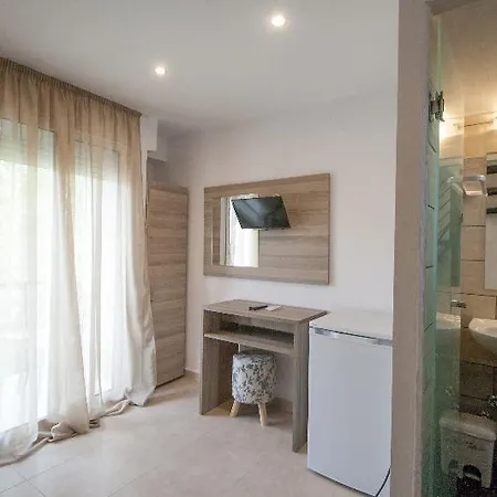 Avocado Hotel 4*