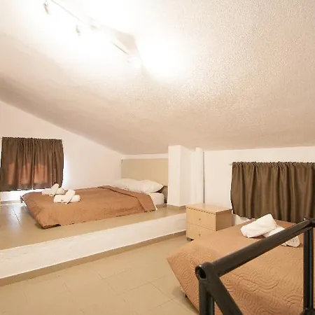Avocado Hotel